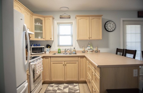 Amherstburg House | Private 800 sq ft Luxurious apartment/separate entrance.