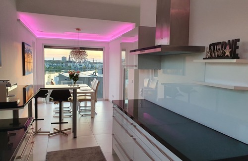 Horde Apartment | Private accommodation with roof terrace on Lake Phoenix