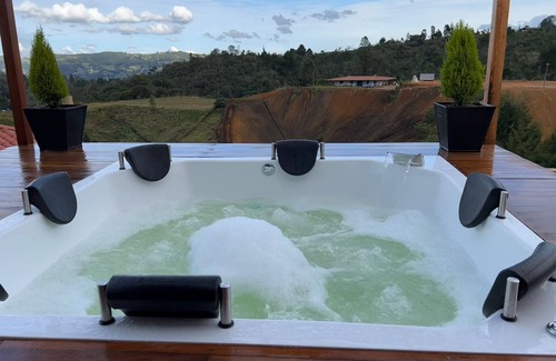 Guarne House | Private accommodation with Jacuzzi, wifi and BBQ area