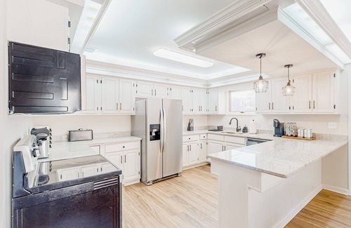 Calhoun House | Private acreage with mountain views, alfresco dining, & grill - near Webb Lake