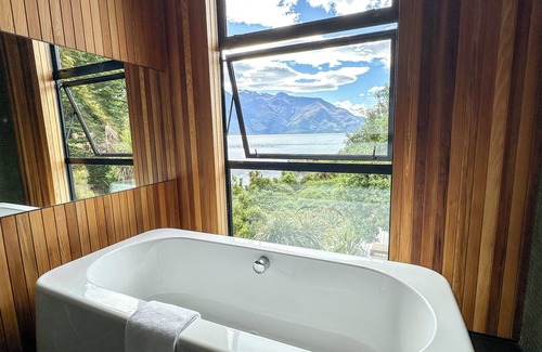 Queenstown House | Private adults only getaway with stunning views