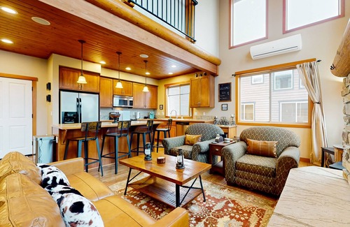 Hyak House | Private all-season cabin within walking distance of the lifts, fireplace, & deck