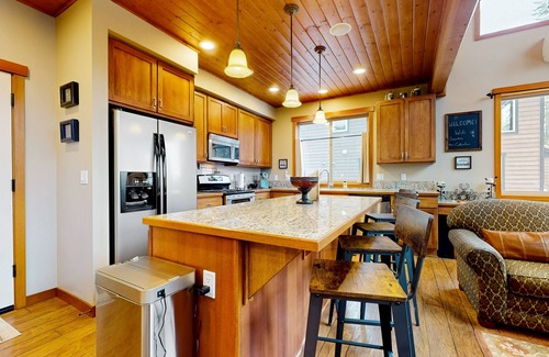 Hyak House | Private all-season cabin within walking distance of the lifts, fireplace, & deck