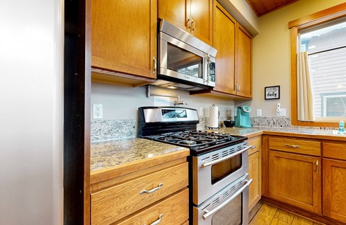 Hyak House | Private all-season cabin within walking distance of the lifts, fireplace, & deck