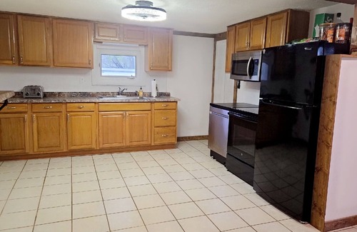 Grove City House | Private and charming 3-bedroom house in Grove City with wifi, firepit, and grill