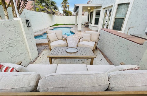 Neely Farms House | Private and Charming Vacation Home near Downton Gilbert - Pool/hot tub/fireplace