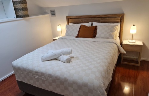 Guildford House | Private and Cosy Two Storey Guest House Near Shops/transport
