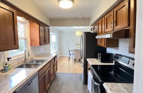 Prairie Village House | Private and Cozy 3BR, 1 BA, Fenced Yard, Central KC location, Quiet Neighborhood