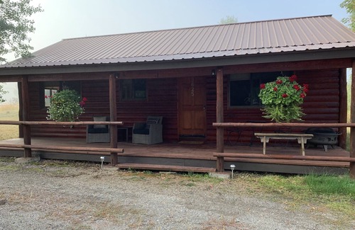Hoback Junction House | Private and Cozy Guesthouse! Very Selective Booking! Sleeps 4!