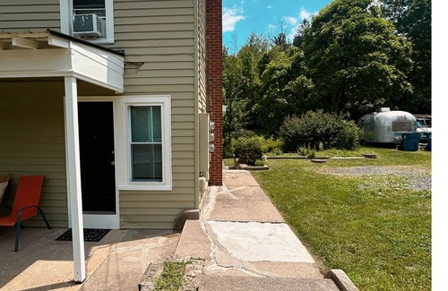Little York House | Private and Cozy 2 Bedroom House with Amenities!