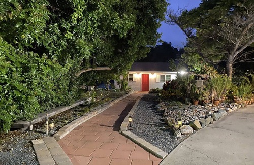 Vista Cottage | Private and Peaceful Guest Home for 1 or 2 Guests