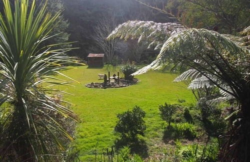 Tapu Cottage | Private and Peaceful Kingfisher Paradise Cottage