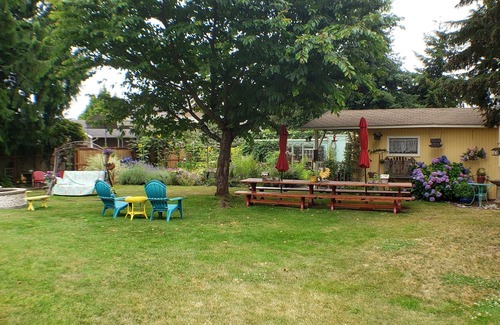 Puyallup House | PRIVATE and PEACEFUL living unit, with a view of Mt. Rainier. Close to downtown.