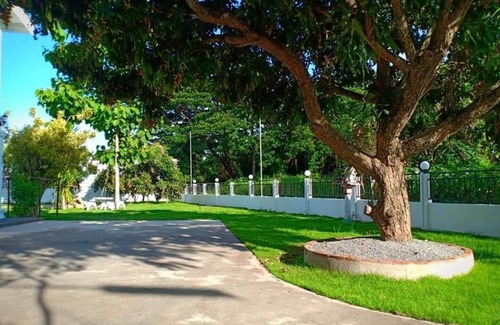 San Pa Thong House | Private and peaceful environment with fenced and fenced entrance