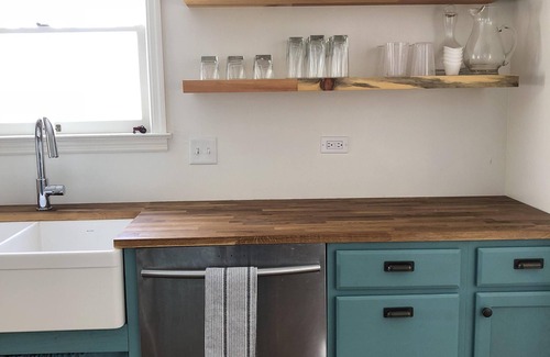 Waldron House | Private and Pet-Friendly Modern Farmhouse Close to Highways