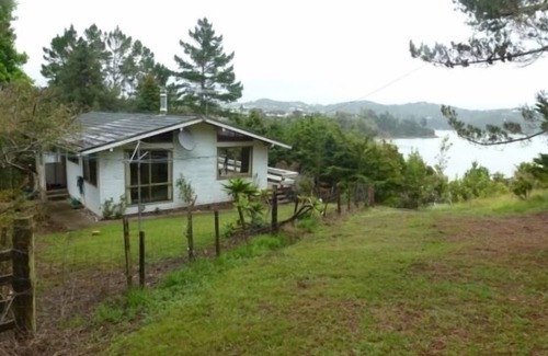 Okiato House | Private and pet friendly lockwood house