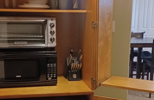 Division No. 10 House | Private and quiet 1 bed basement suite with dry kitchenette.