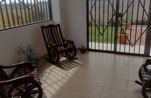 Parrita House | Private and Safe . Amazing House near of the Beach, enjoy the peace and relax.