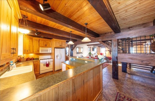 Gunnison House | Private and secluded mountain getaway!
