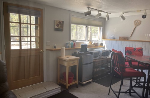 Bailey Apartment | Private Apartment, 1 bedroom, 1 full bathroom, living room & kitchenette