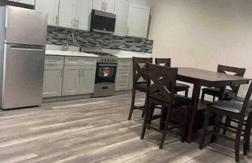 Plainedge Apartment | Private apartment. 1 min to the 135