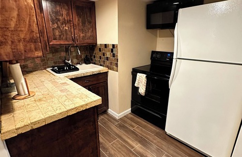 Culleoka Apartment | Private apartment at Scribners Mill - California King Bed