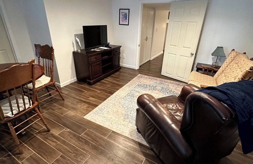 Culleoka Apartment | Private apartment at Scribners Mill - California King Bed