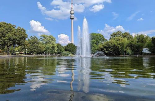 Innenstadt-Ost Apartment | Private Apartment with Terrace and Parking