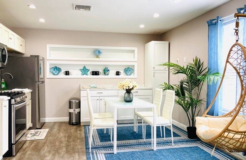Cranston House | Private Apartment with private entrance, Full Bathroom, Living room, Kitchen