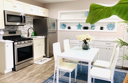 Cranston House | Private Apartment with private entrance, Full Bathroom, Living room, Kitchen