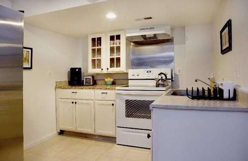 Silver Spring House | Private Apt 1 Bedroom Hi-Speed Internet, DC Metro.