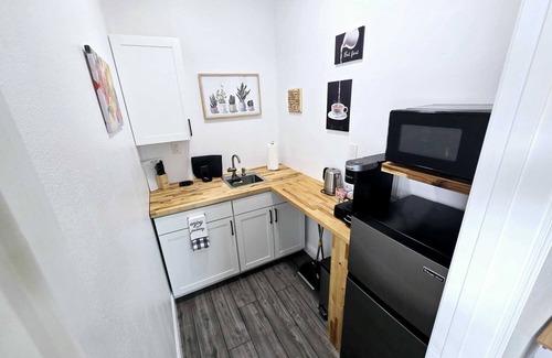 Port Saint Lucie Apartment | Private apt, king bed, full kitchen, huge shower.n