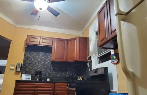 Flatlands Apartment | Private APT w 1 King Bed 1 Lounge Room