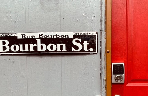 Seventh Ward Apartment | Private Artist Studio, KING Bed, Huge Patio (O)