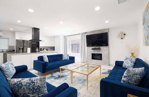 El Cajon House | Private Backyard Oasis w/Pool, Hot Tub & 2 Grills