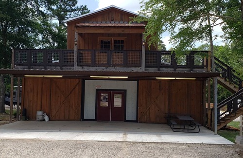Montgomery Apartment | Private Barn Apt Located in a Luxury All Adult RV Resort