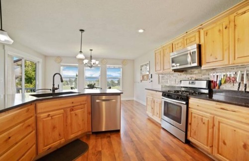 Saratoga Springs House | Private Basement Room * Lake View * Shared Bathroom