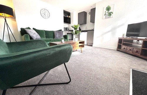 Bradford House | Private Basement Home in Bradford Sleeps 2