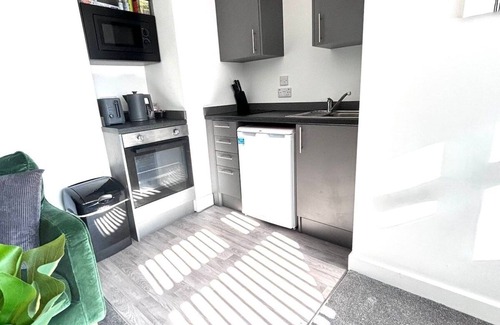 Bradford House | Private Basement Home in Bradford Sleeps 2