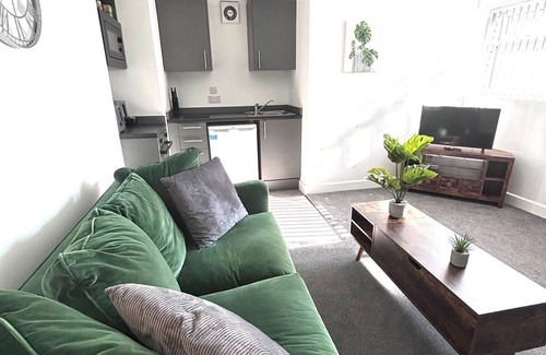 Bradford House | Private Basement Home in Bradford Sleeps 2