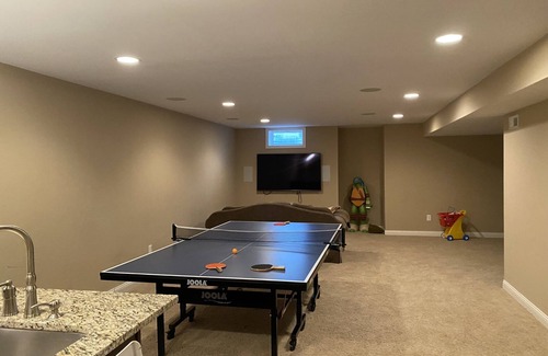 Maxwell Apartment | Private basement bedroom with full bathroom and wet bar