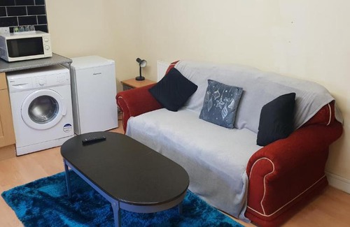 Huddersfield Apartment | Private Basement Studio Flat with Modern Features