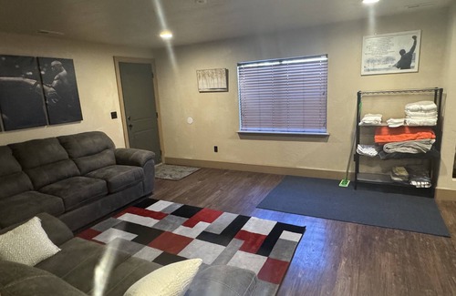 Herriman House | Private Basement With Home Theater & Fast WIFI