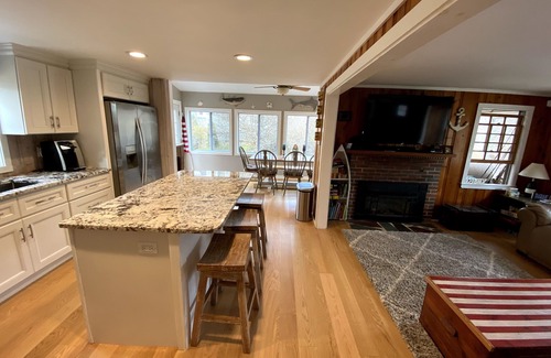 Brewster House | Private Beach Access, Great Family Get Away.