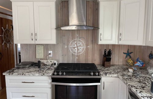 Brewster House | Private Beach Access, Great Family Get Away.