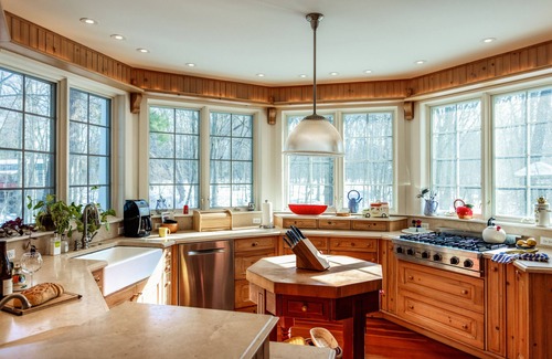 Lakeside Cottage | Private Beach Access! Harbor Country Perfection!