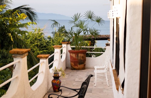 Punta de Mita House | Private Beach- Amazing Surf- Pool -Staff - Gated Home- Suburban & Chef Available