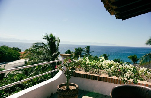 Punta de Mita House | Private Beach- Amazing Surf- Pool -Staff - Gated Home- Suburban & Chef Available