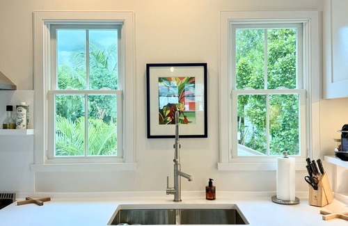 Dunmore Town House | Private Beach And Dock. Coconut Shy Cottage - A Waterfront Private Residence