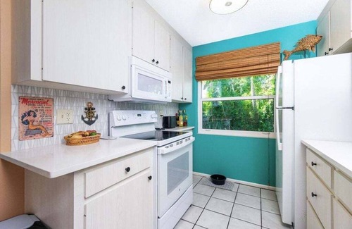Englewood House | Private beach, bay access to only 5 homes, dog friendly, fenced yard, steps to the water on either side